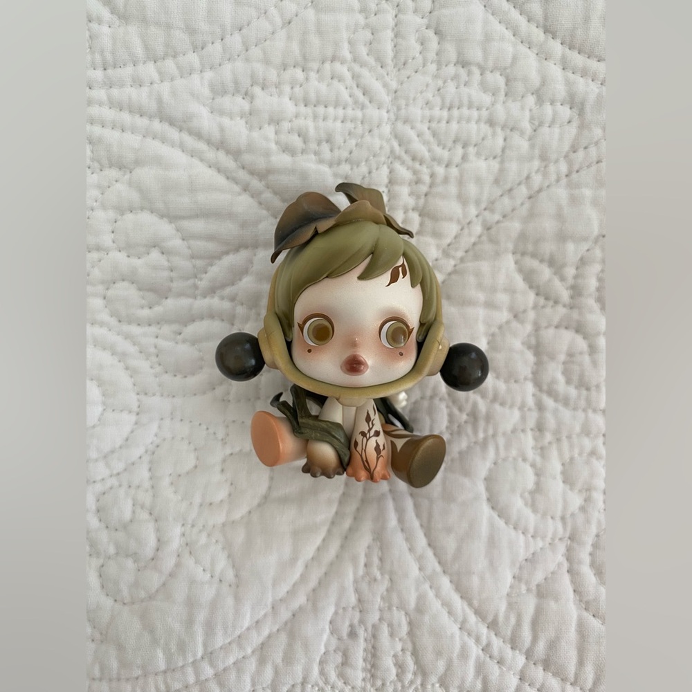 Pop Mart SKULLPANDA The Ink Plum Blossom Series Figure Blind Box (The Forest)